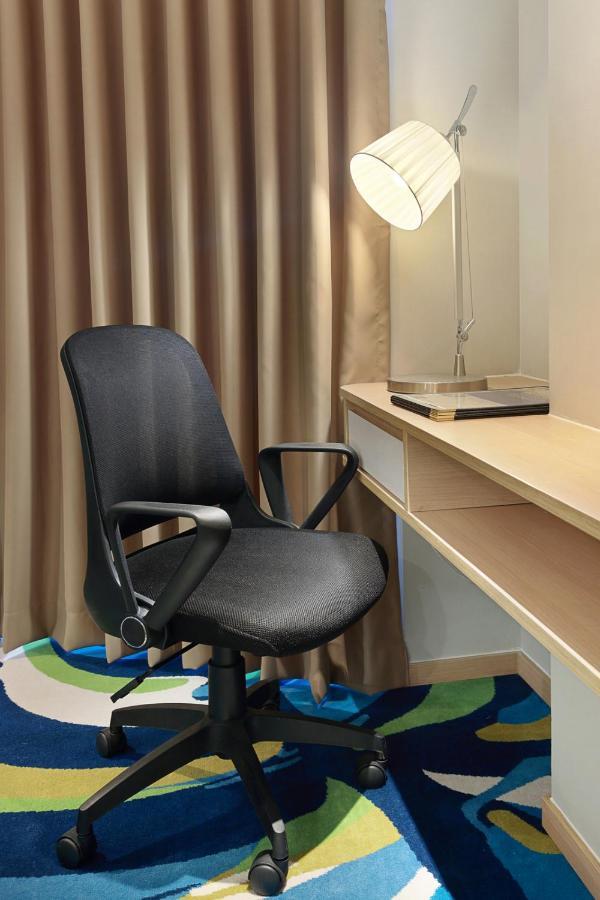 Holiday Inn Express Jakarta Wahid Hasyim By Ihg Eksteriør bilde