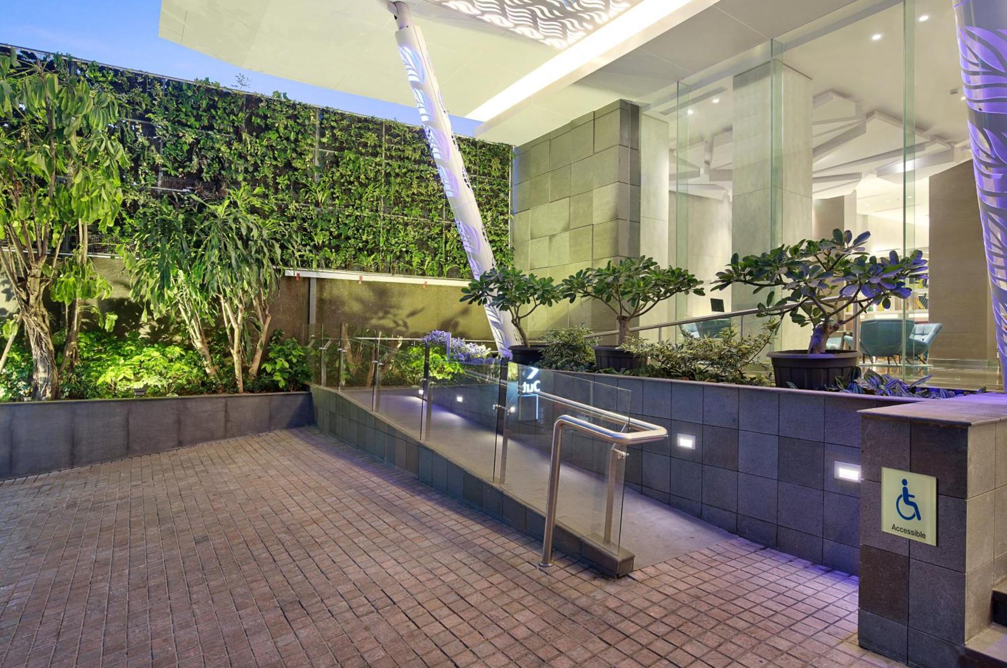 Holiday Inn Express Jakarta Wahid Hasyim By Ihg Eksteriør bilde